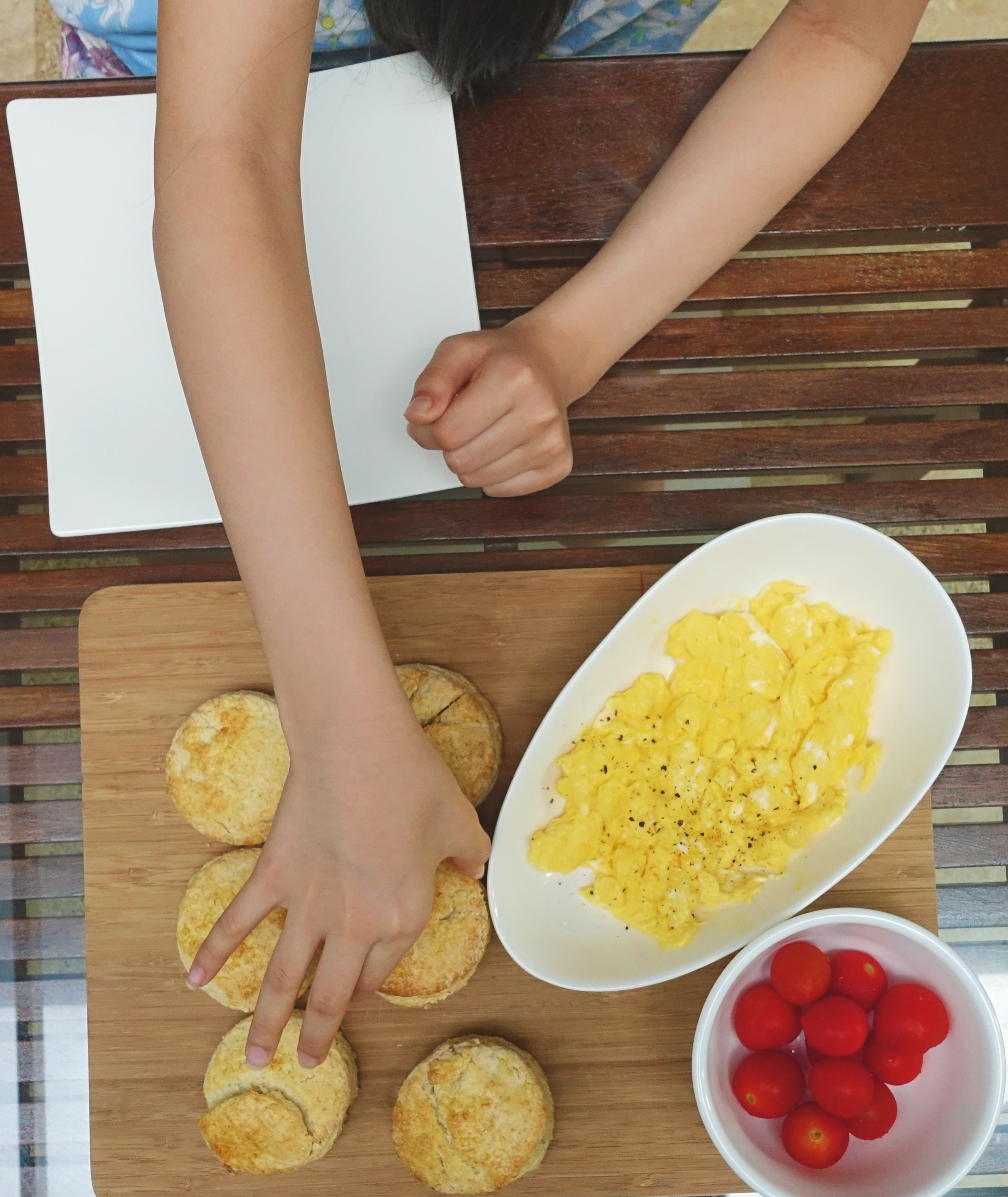Easy and Delicious homemade scones with fluffy scrambled eggs and cherry tomatoes